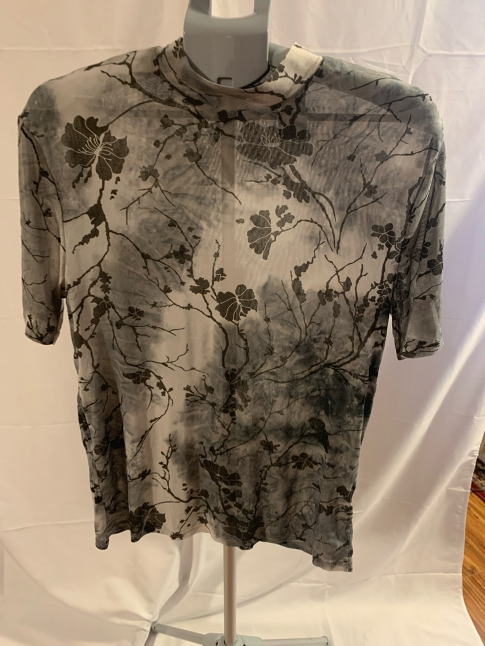 SHEIN Women’s Short Sleeve Top Gray Floral Size Medium